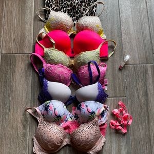 Lot of Victoria secrets bras 34B
